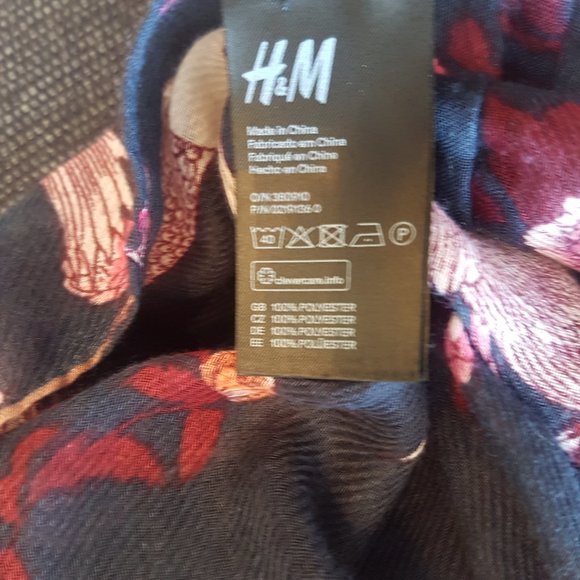 H&M Infinity Scarf - Picture 3 of 3